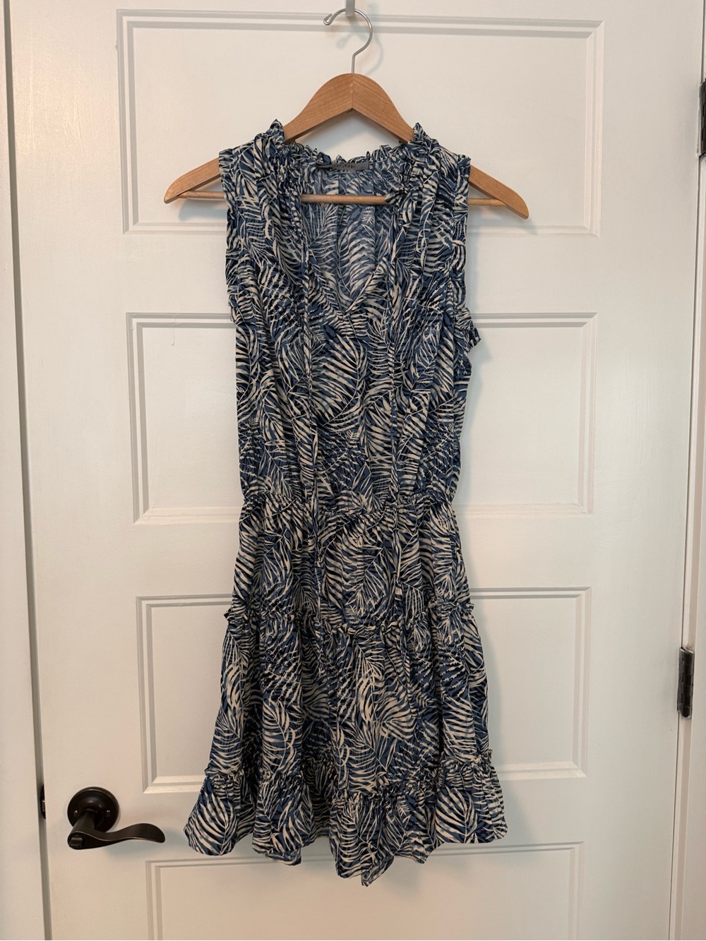 Sleeveless Blue and White Leaf-Print Dress